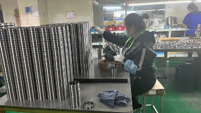 角接觸球軸承C和AC通用嗎？性能區(qū)別有哪些？